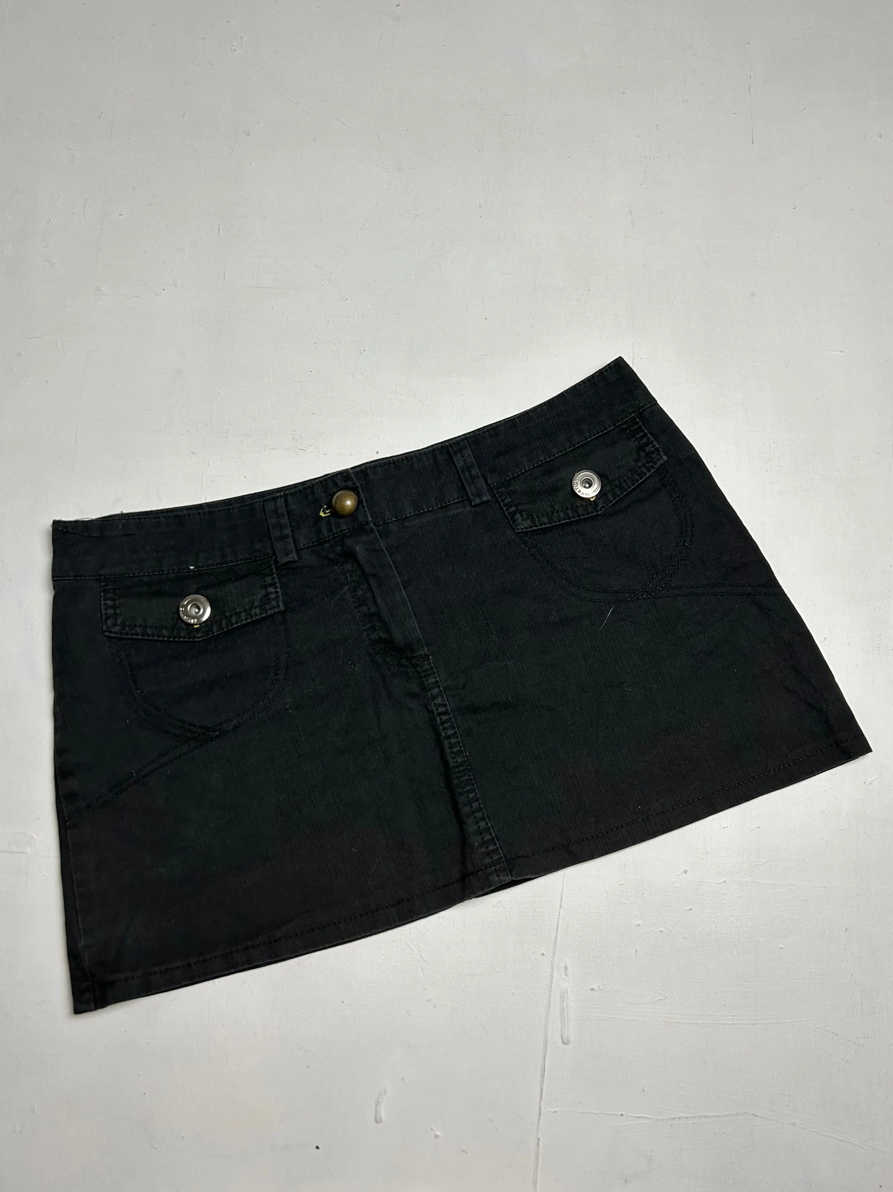 Black cotton  denim low rise cargo mini skirt (M)