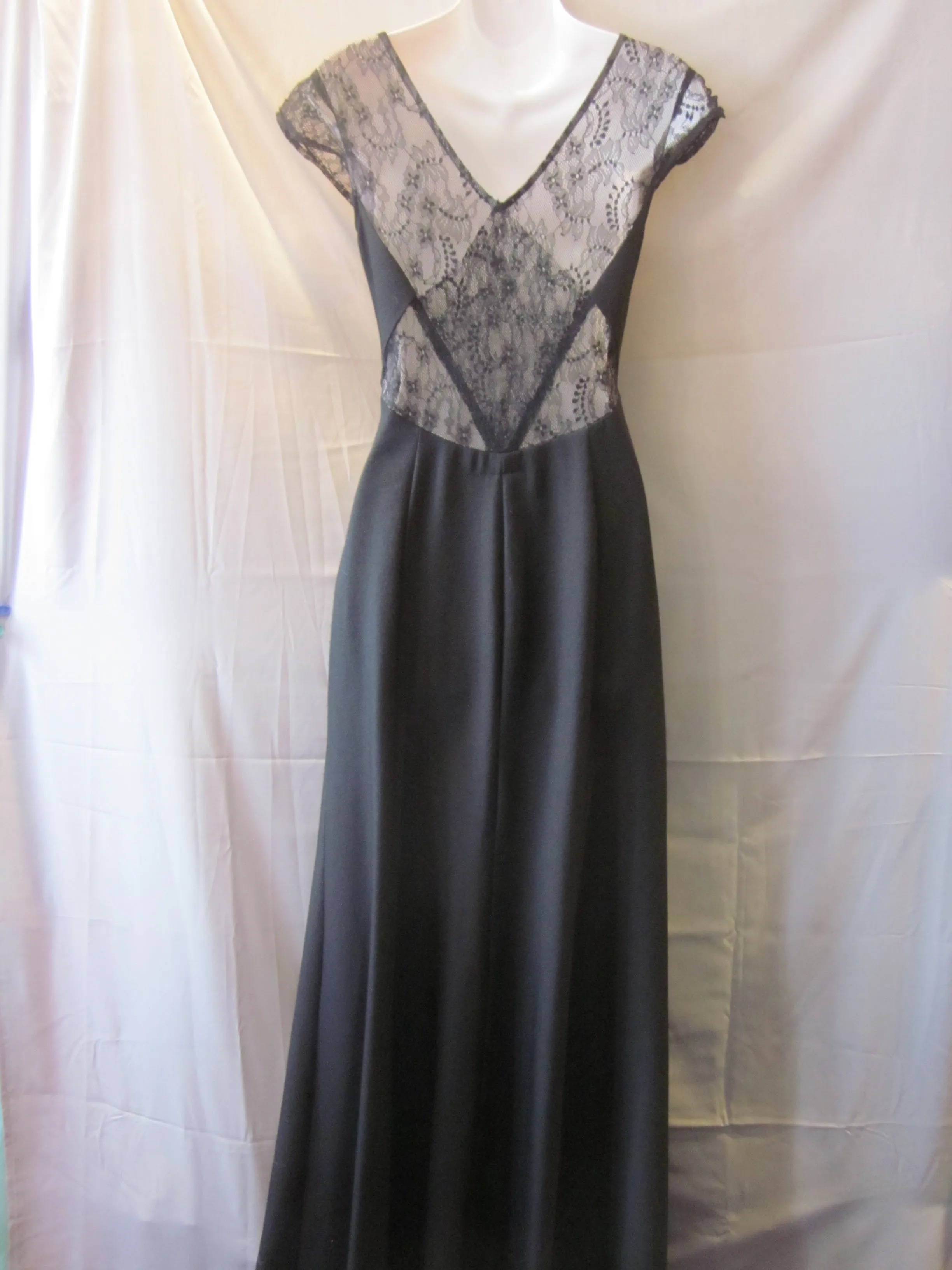 Empire A Line Gown Size Medium  Style 504042