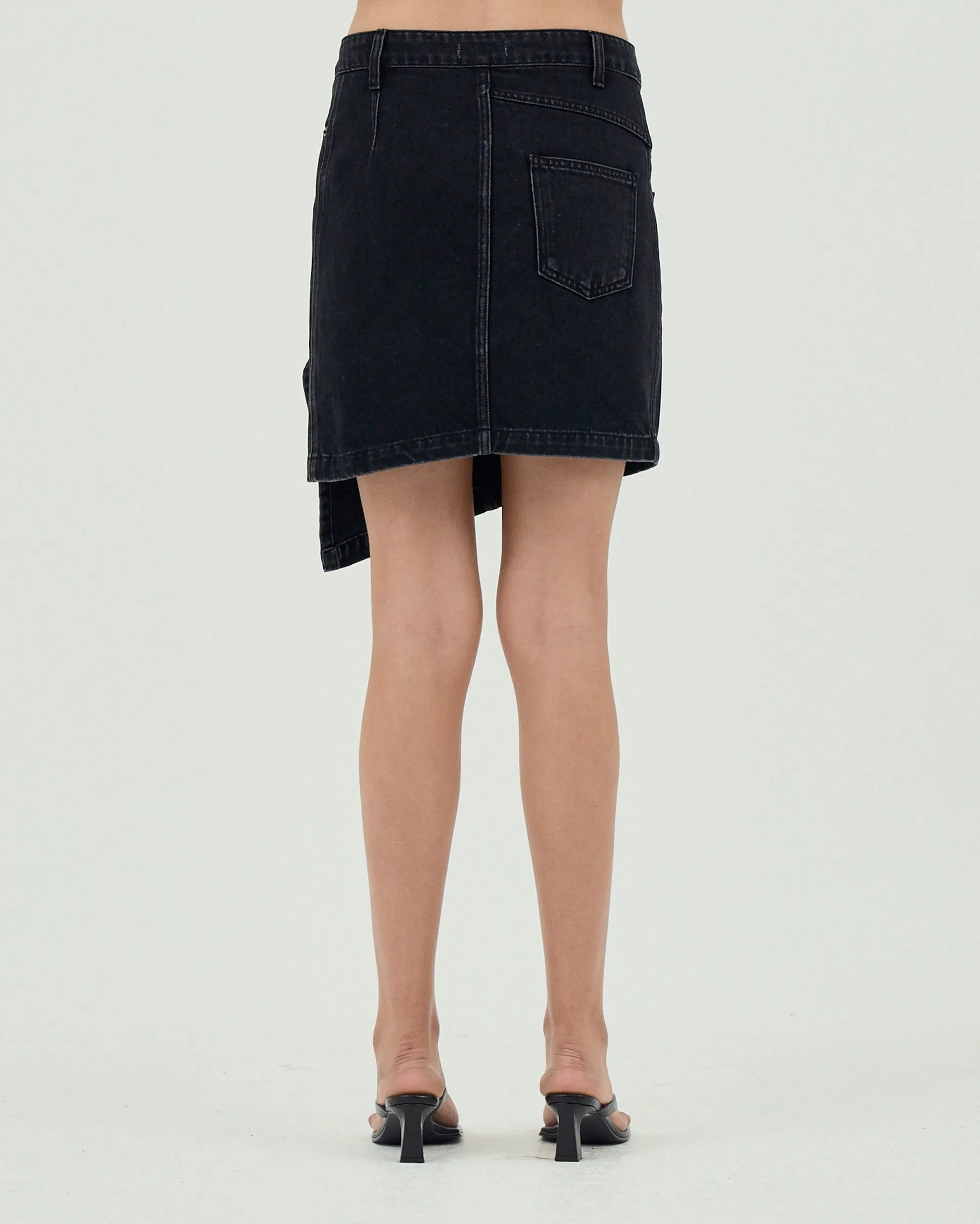 GOEN.J  Asymmetric draped down washed mini denim skirt - Black