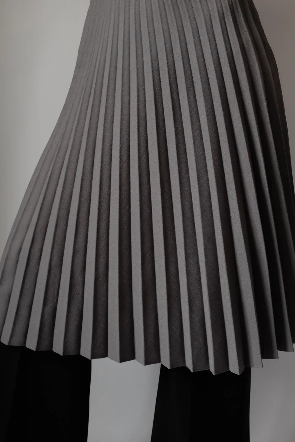 PLEATED GREY MIDI VINTAGE SKIRT