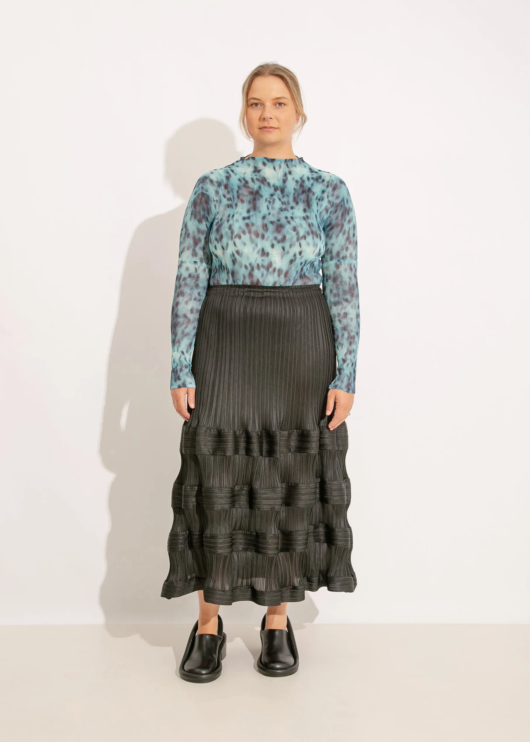 W24 | AMORY PLEAT SKIRT / BLACK