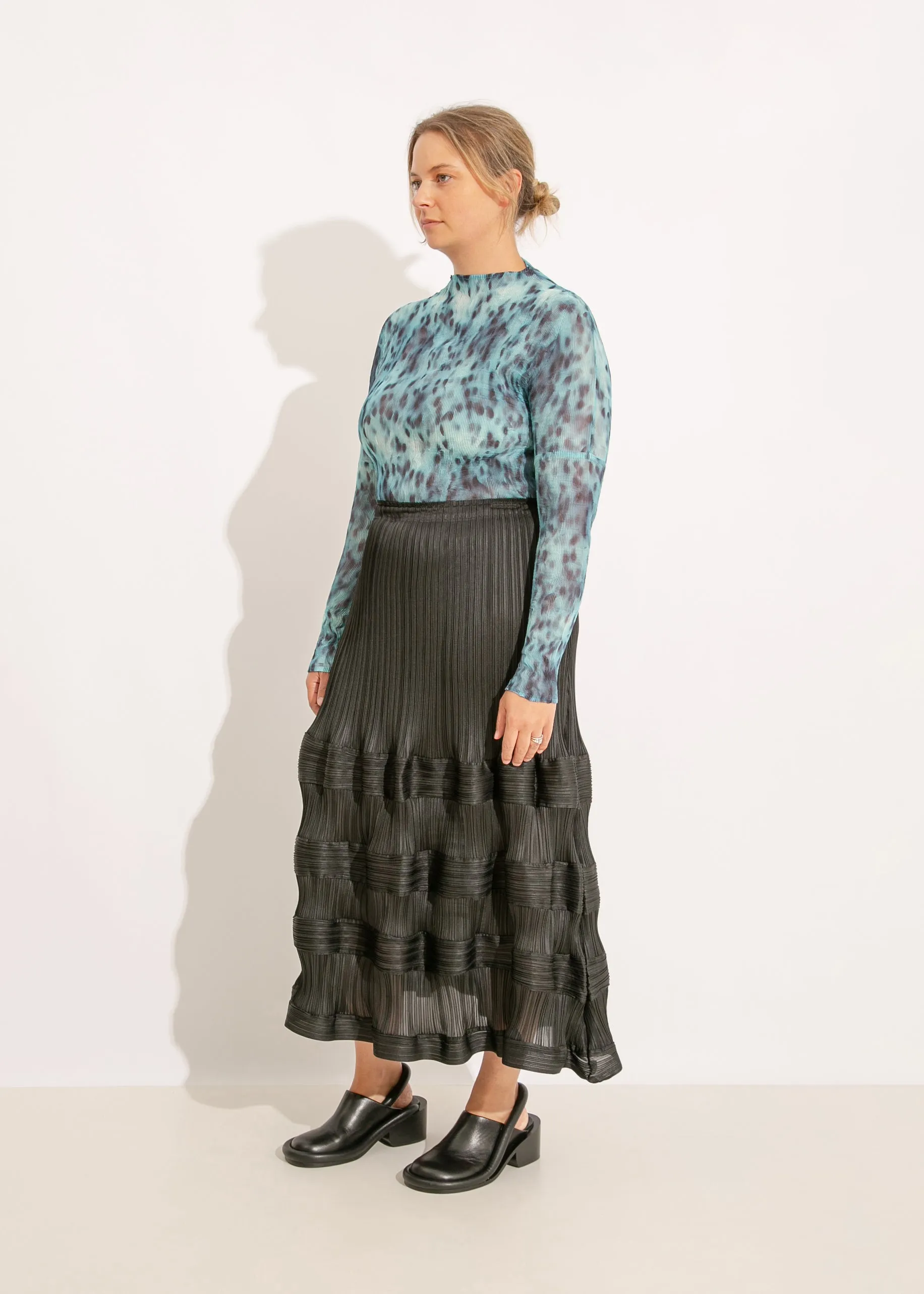 W24 | AMORY PLEAT SKIRT / BLACK